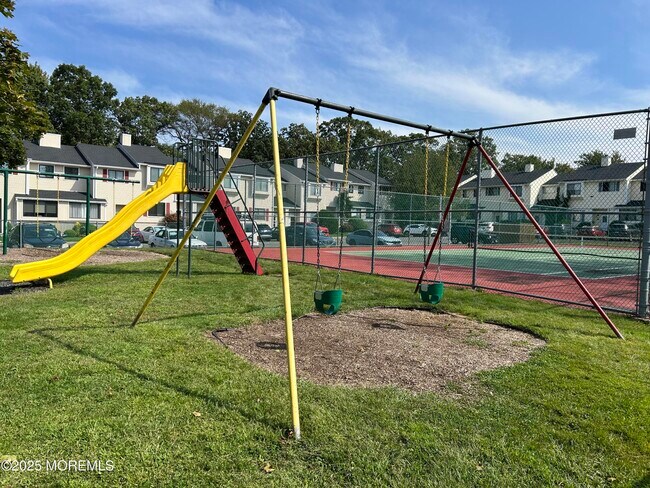 Building Photo - 185 Clubhouse Dr