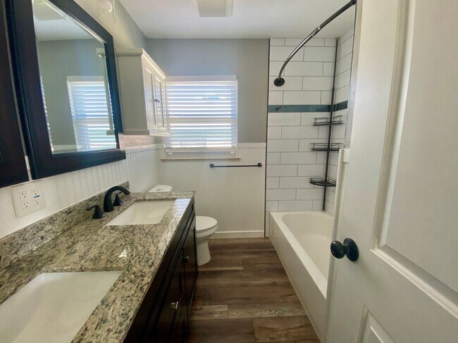Building Photo - 2 Bedroom Single Family Home in Denver