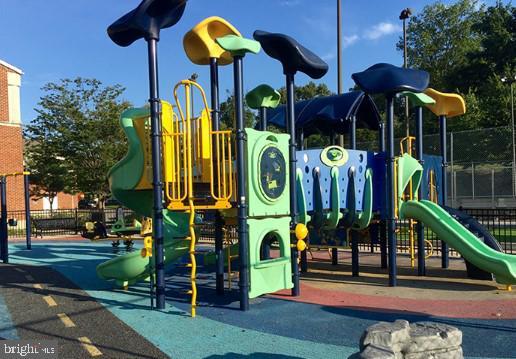 Building Photo - 421 Longfellow St NW