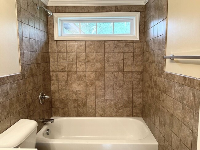 Building Photo - Cozy Home with a Spacious Back Yard in Garner!