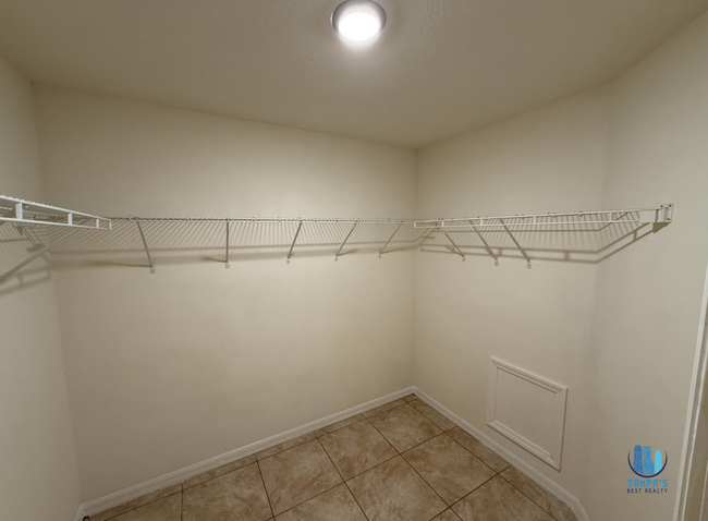 Building Photo - Beautiful 4 Bedrooms 2 Bathrooms Home for ...