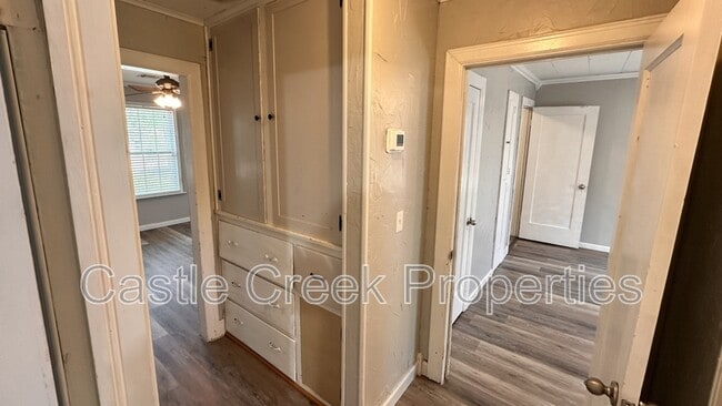 Building Photo - 714 W Hurd St