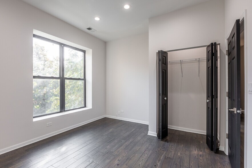 Building Photo - 2701 W Thomas St