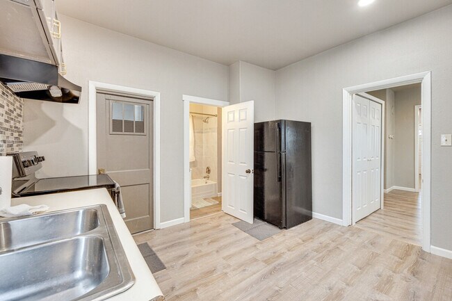 Building Photo - 744 E Cucharras St