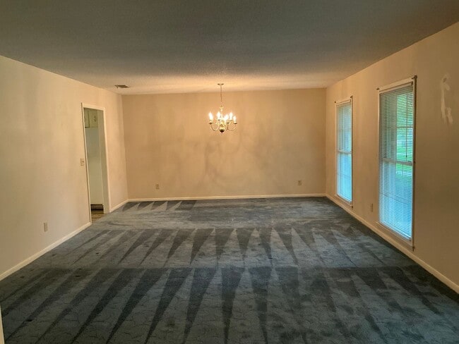 Building Photo - 2504 Mahan Dr