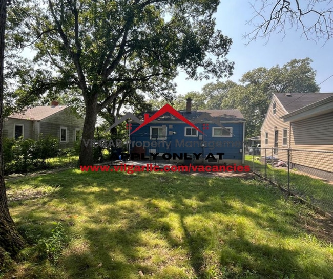Building Photo - 2 Bedroom, 1 Bathroom Home in Gary, IN