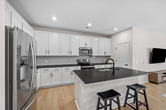 Building Photo - "Spacious 3-Bed Townhouse  with 2.5 Baths at 217 Brooks Springs Drive, Fort Mill!"