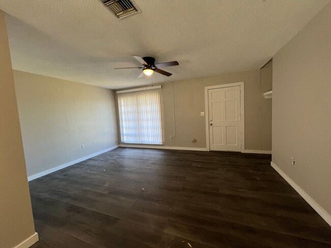 Building Photo - $1,350 ** Annual Lease ** 2 Bedroom / 1 Ba...