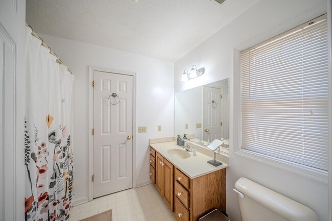 Building Photo - 474 Diana Ct