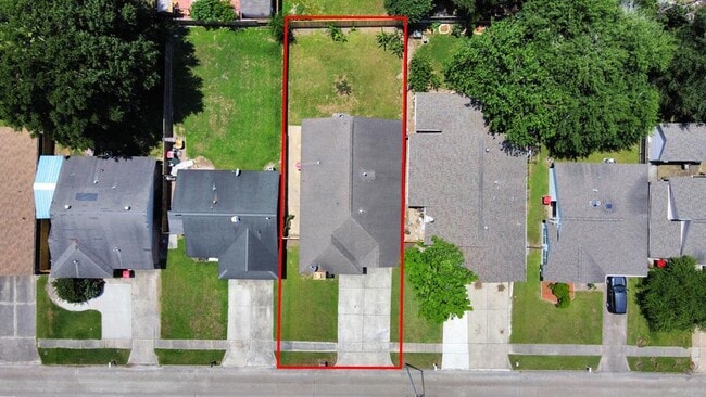 Building Photo - 11643 Antoine Dr