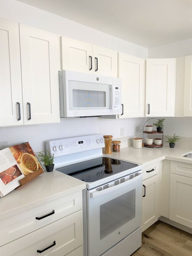 Building Photo - The Leilehua near Downtown Honolulu - Renovated 1 Bedroom 1 Bath 1 Covered Parking