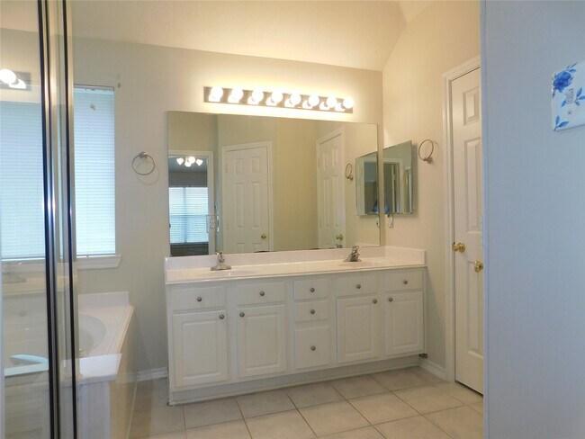 Building Photo - 3014 Aylesworth Ct