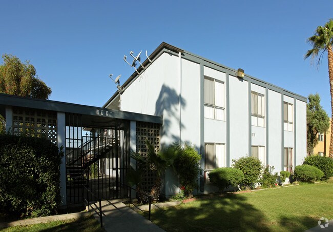Building Photo - 933 S Citron St