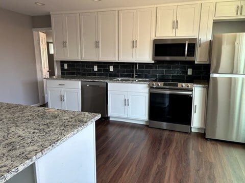 Building Photo - 400 Graham Ave