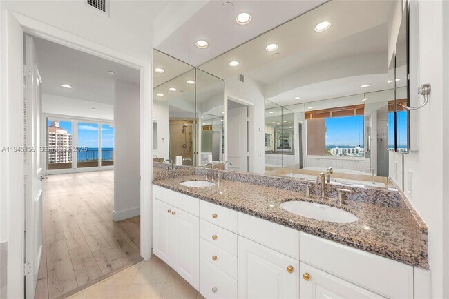 Building Photo - 789 Crandon Blvd