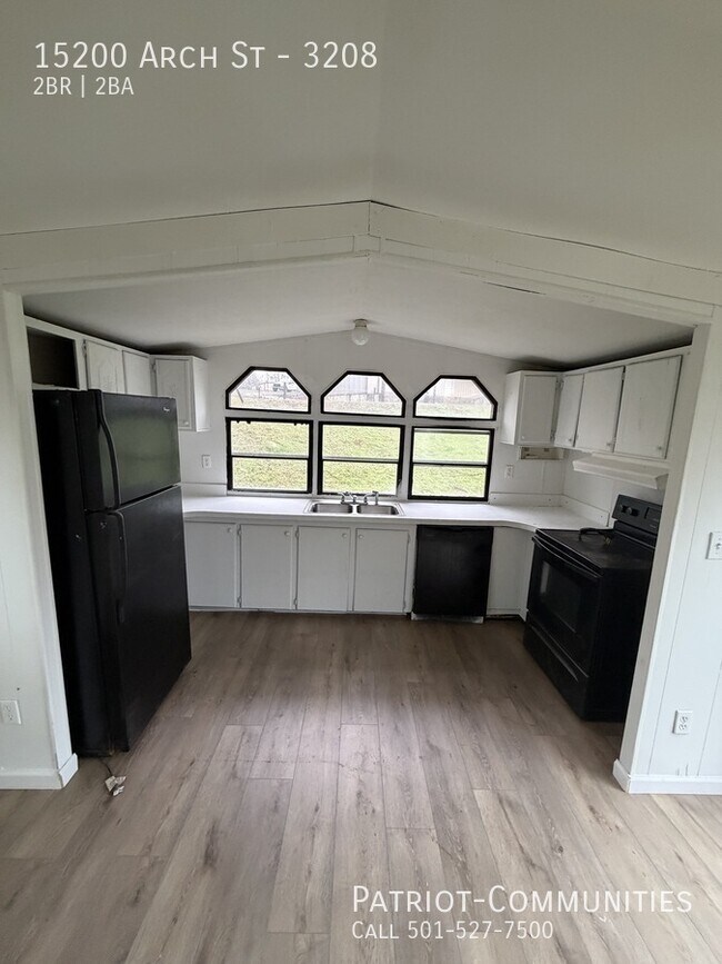 Building Photo - 15200 Arch St Pike