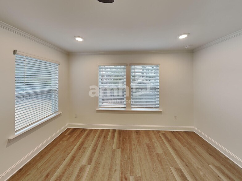 Building Photo - 5014 Twin River Dr