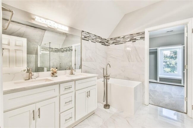 Building Photo - 2674 Nutwood Trce