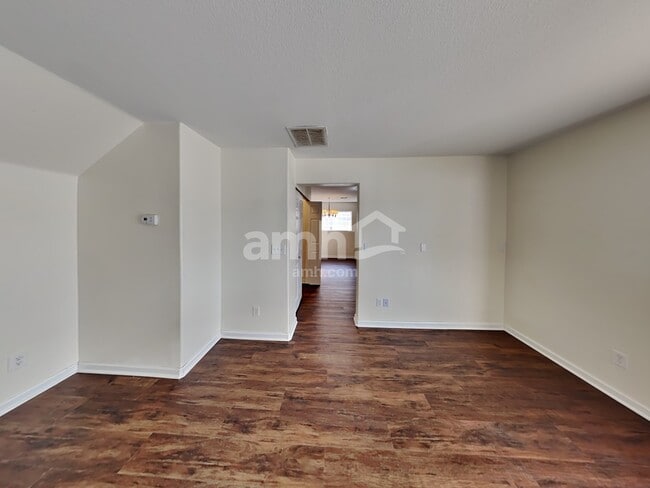 Building Photo - 5526 N Gibraltar St