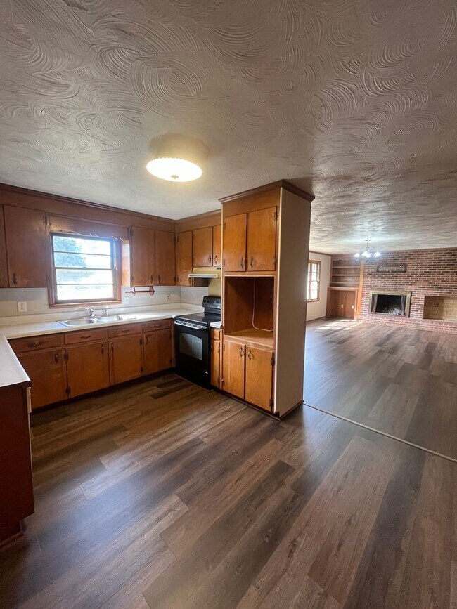 Building Photo - 113 Cavins Rd