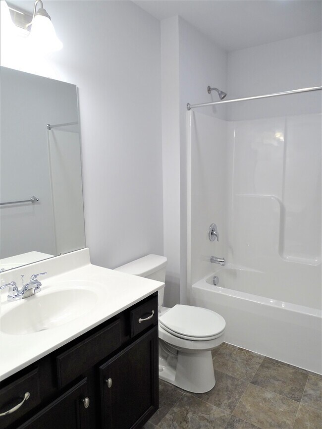 Building Photo - 1405 Fieldstone Dr