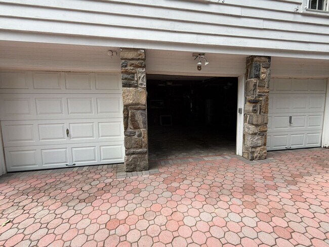 Building Photo - Six Raven Way LLC
