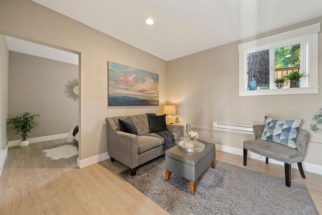 Building Photo - 9110 Redmond-Woodinville Road NE-Unit 101