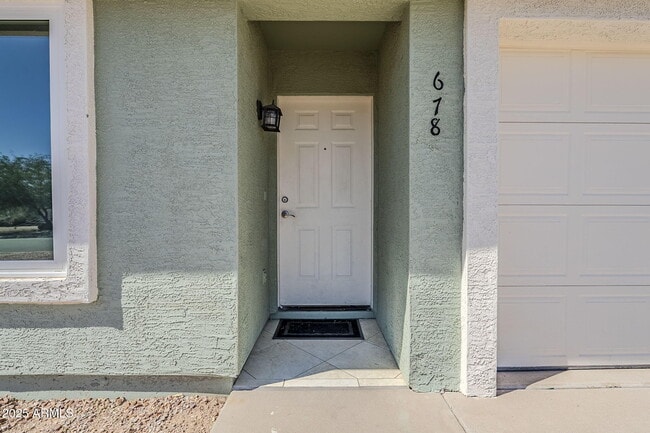 Building Photo - 678 S Silver Dr