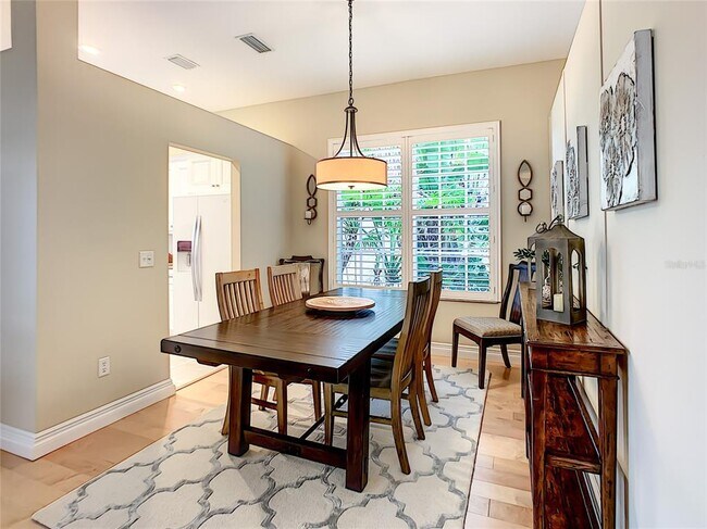 Building Photo - 539 Fallbrook Dr