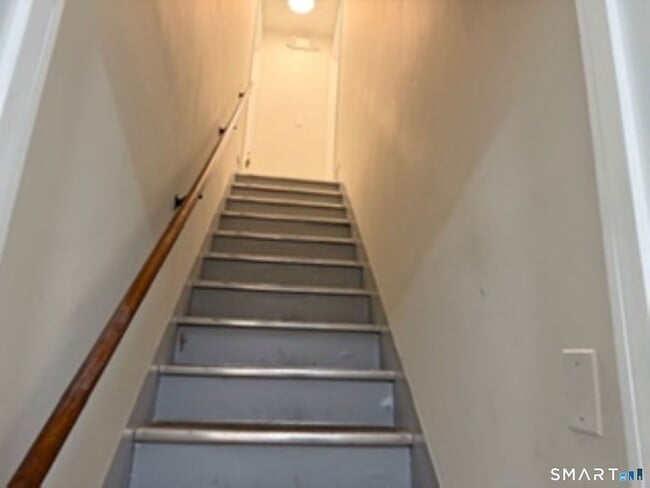 Building Photo - 252 Main St