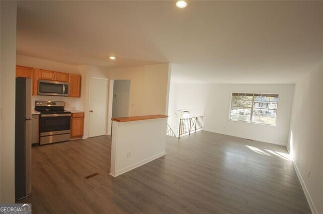 Building Photo - 2879 Tiffany Dr SW