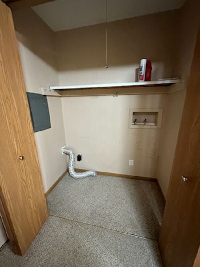 Building Photo - 2 bedroom 1 bath home in Chatham $1150.00