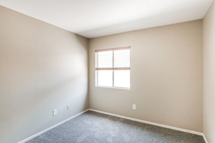 Building Photo - 12649 W Shaw Butte Dr