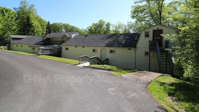 Building Photo - 106 3rd St