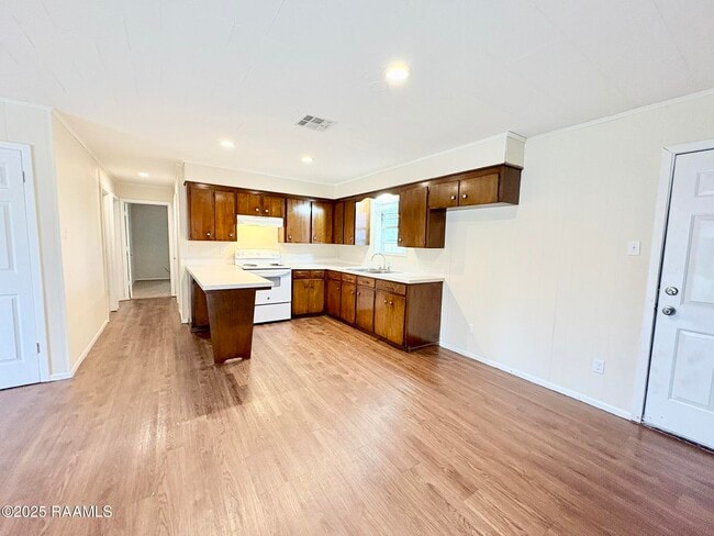 Building Photo - 120 Lindsey Cir