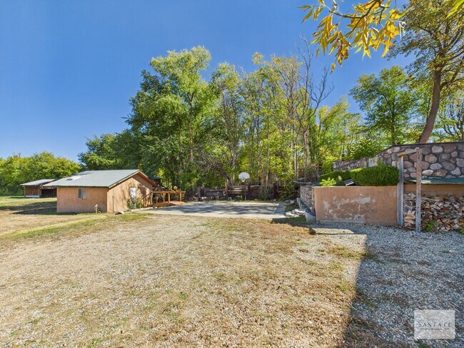 Building Photo - Single Family Home minutes from Los Alamos/Pojoaque