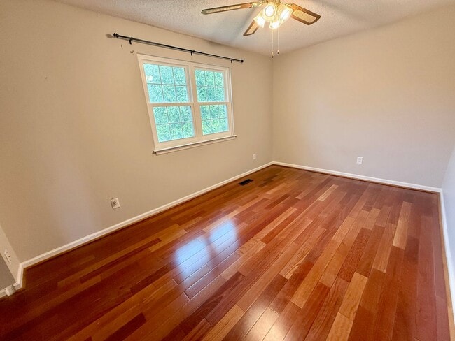 Building Photo - 2 Bedroom Hermitage condo only $1600!  Ava...