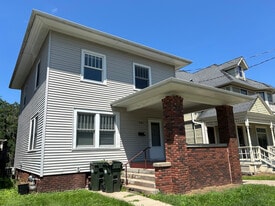 Building Photo - 934 Iowa Ave