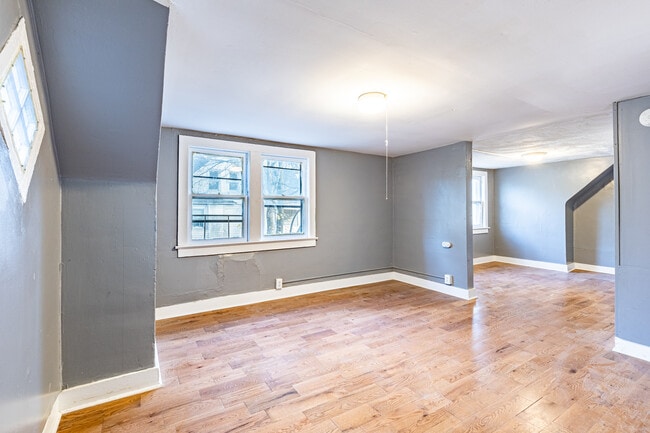 Building Photo - 243 Chamberlain St