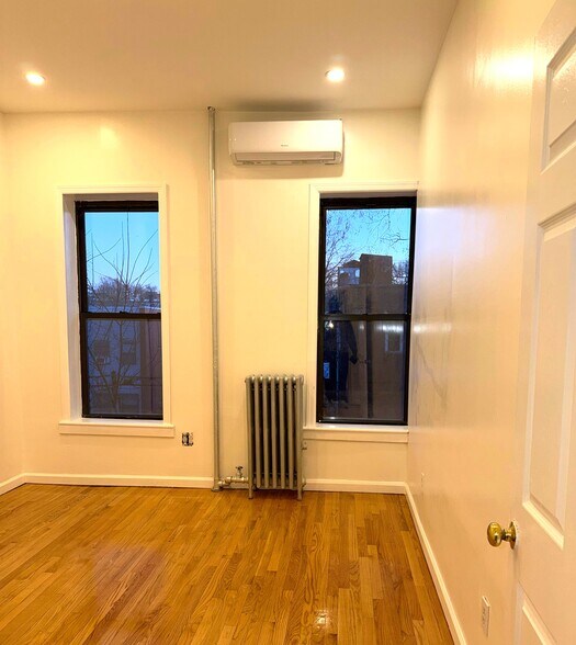 Building Photo - 446A Hancock St