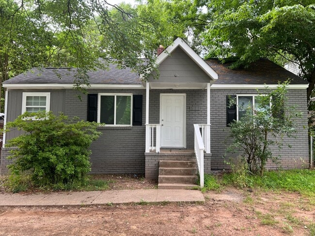 Primary Photo - Remodeled 2 Bedroom in Camp North End area