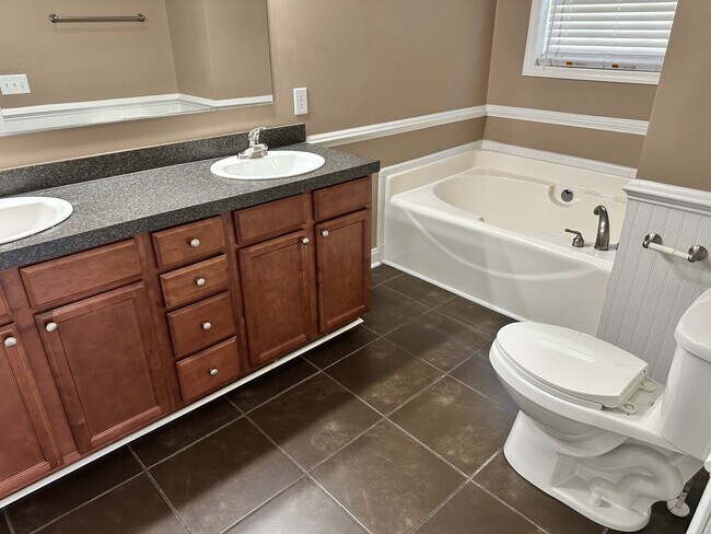 Building Photo - 103 Meadowview Rd