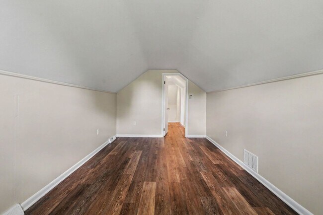 Building Photo - 209 Casparus Way