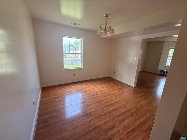 Building Photo - 2319 Finch Ct