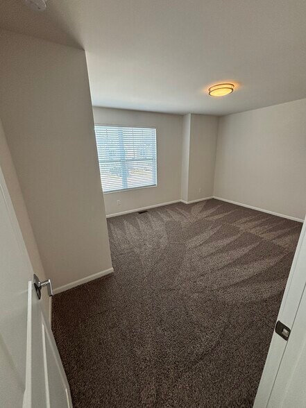 Building Photo - 1502 Salt Springs Dr