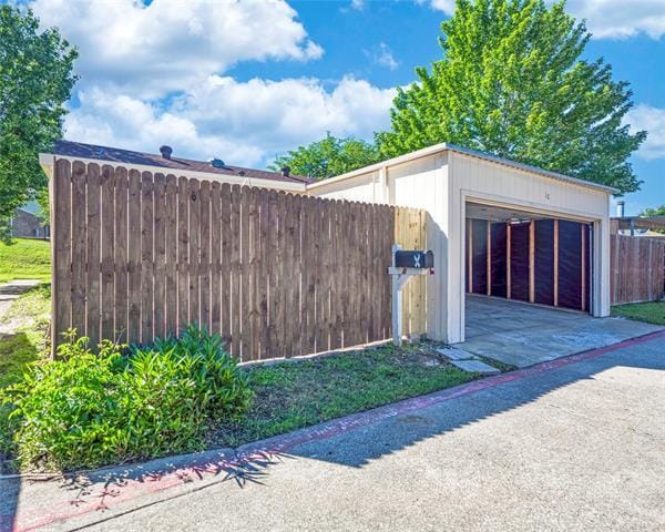 Building Photo - 10 E Townhouse Ln