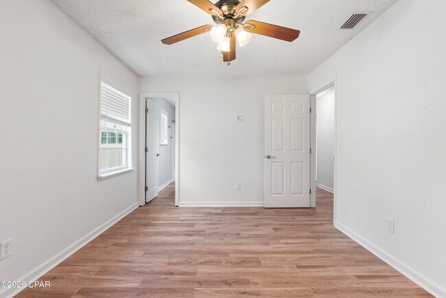 Building Photo - 115 Circle Dr