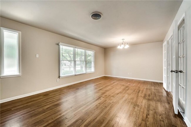 Building Photo - 1601 Larkspur Dr