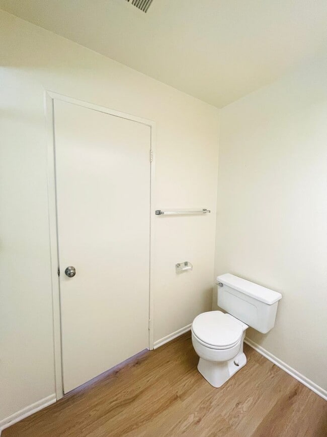 Building Photo - charming 3-bedroom, 2-bathroom home nestle...