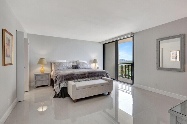 Building Photo - 5460 N Ocean Dr